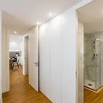 Pestana - In Center, Modern, New And Cozy Apartamento