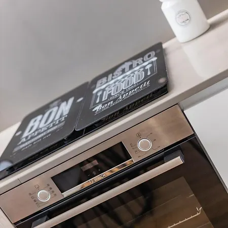 Pestana - In Center, Modern, New And Cozy