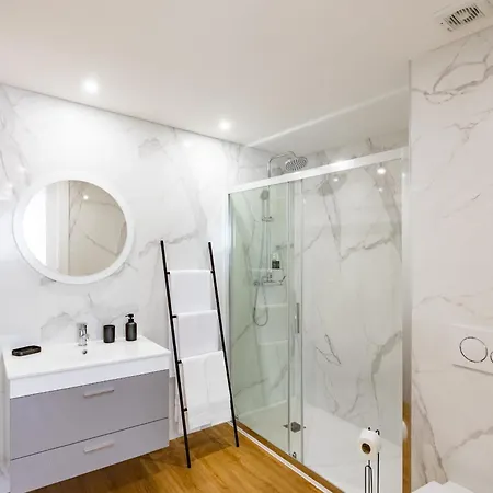 Pestana - In Center, Modern, New And Cozy