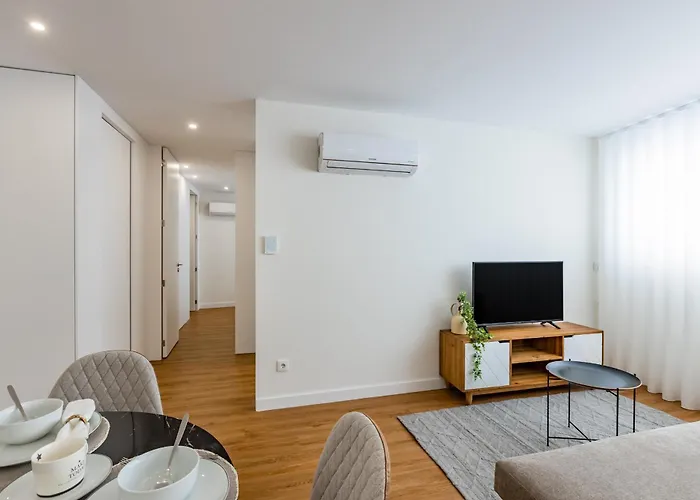 Pestana - In Center, Modern, New And Cozy