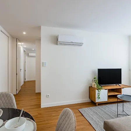 Pestana - In Center, Modern, New And Cozy