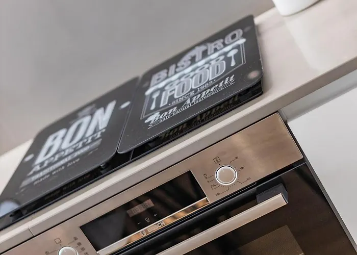 Pestana - In Center, Modern, New And Cozy