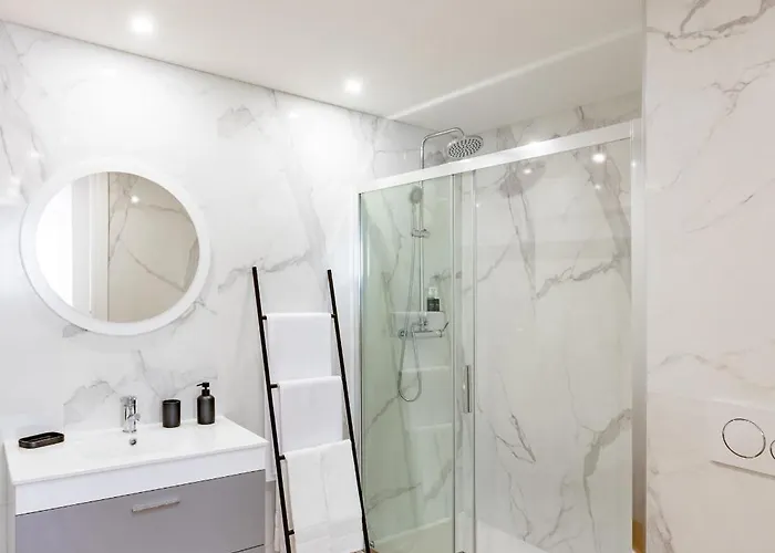 Pestana - In Center, Modern, New And Cozy